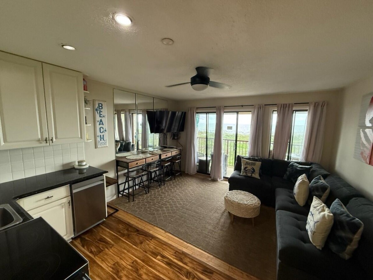 HHI Beach & Tennis Resort-Admiral's Row 204-image-1