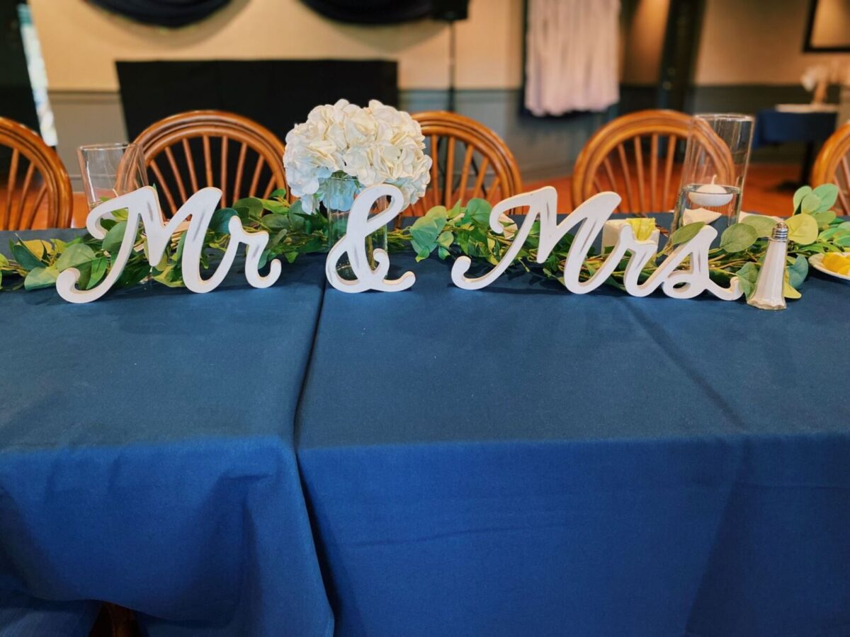 mr and mrs sign wedding