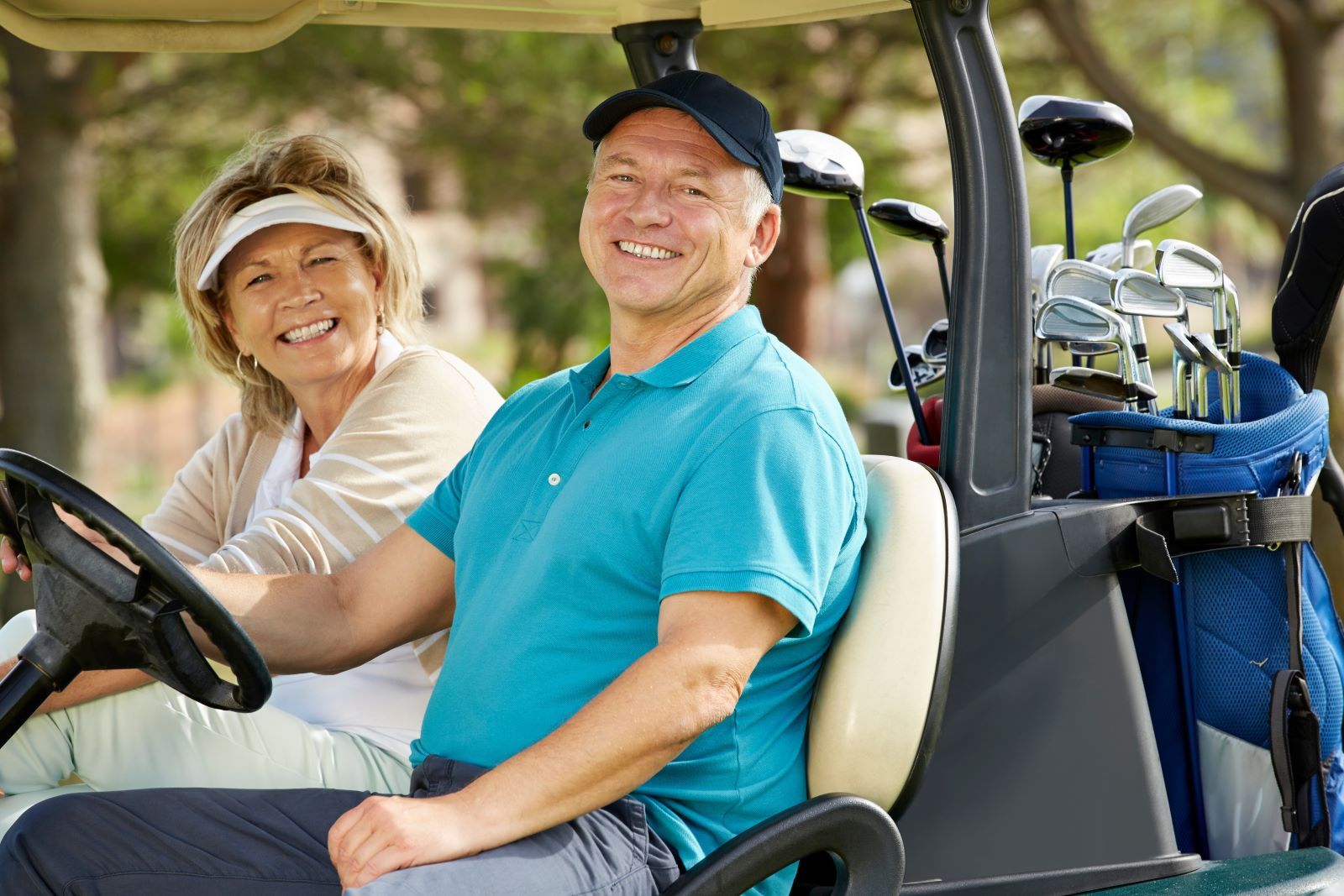 couple golfing on hilton head island